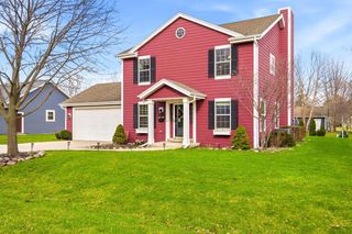 202 Stocks DRIVE, Delafield, WI 53018