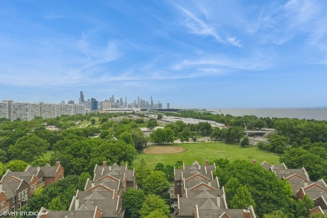 601 E 32nd Street PH5, Chicago, IL 60616