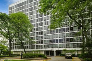601 E 32nd Street PH5, Chicago, IL 60616