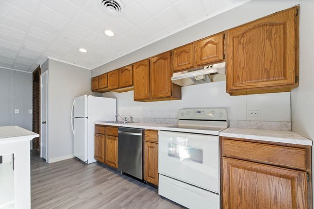 219 W Allison St, Andover, KS 67002