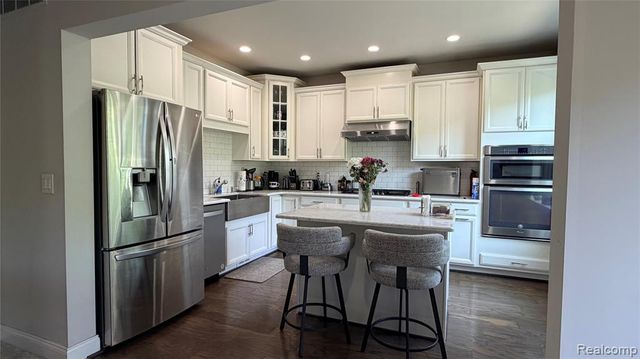 23916 Seminole Trail, Novi, MI 48375