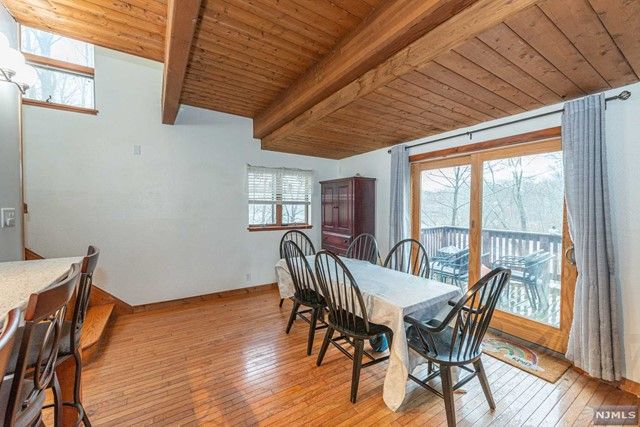 10 Leonard Avenue, West Milford, NJ 07480