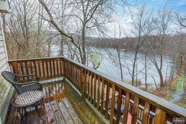 10 Leonard Avenue, West Milford, NJ 07480