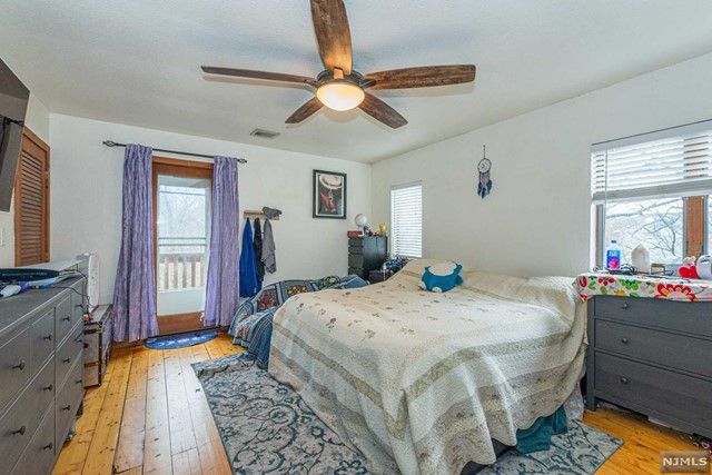 10 Leonard Avenue, West Milford, NJ 07480