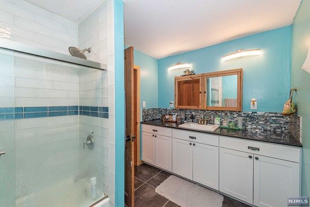 10 Leonard Avenue, West Milford, NJ 07480
