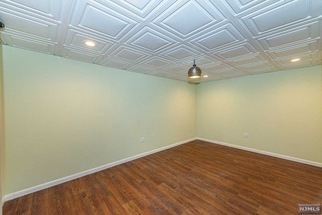 10 Leonard Avenue, West Milford, NJ 07480