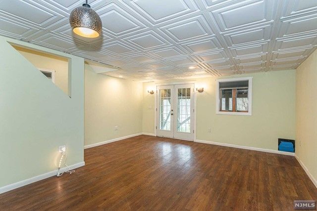 10 Leonard Avenue, West Milford, NJ 07480