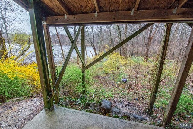 10 Leonard Avenue, West Milford, NJ 07480