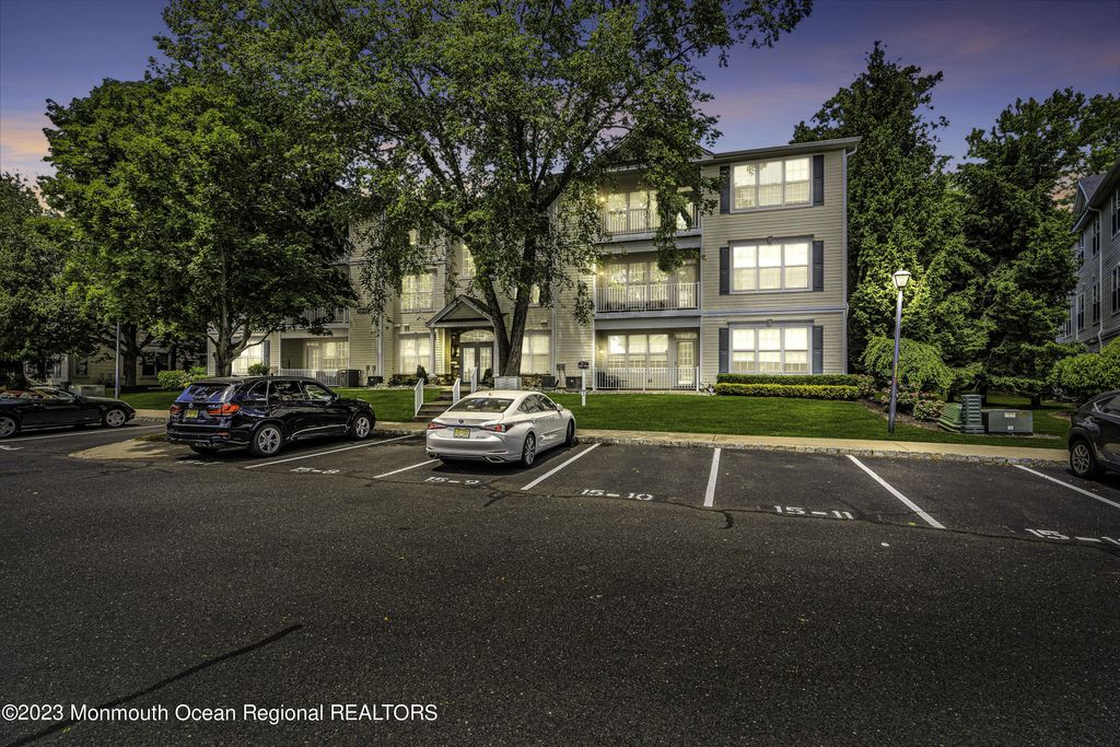 536 St Andrews Place, Manalapan, NJ 07726