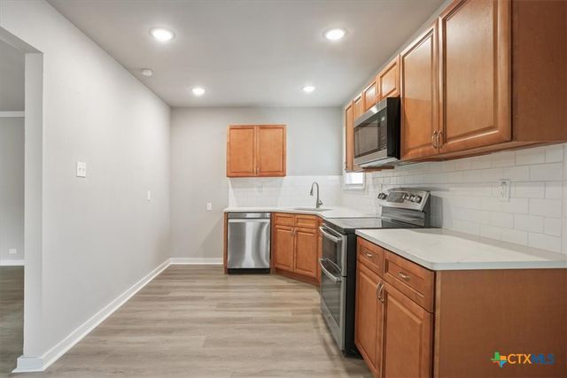 809 E 12th Avenue, Belton, TX 76513