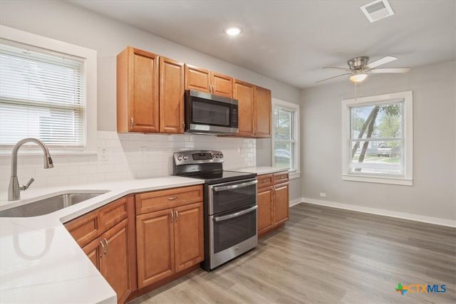 809 E 12th Avenue, Belton, TX 76513