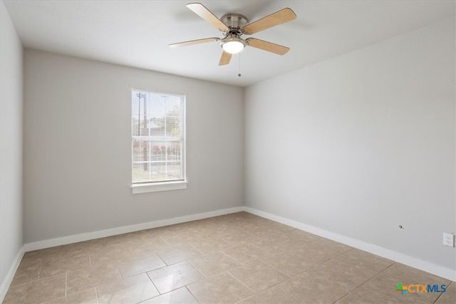 809 E 12th Avenue, Belton, TX 76513