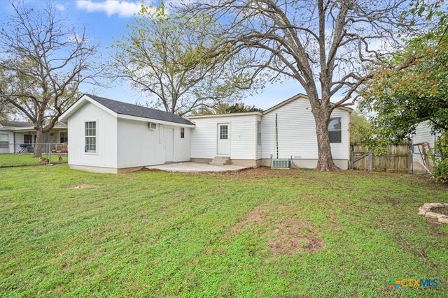 809 E 12th Avenue, Belton, TX 76513