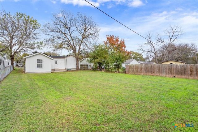 809 E 12th Avenue, Belton, TX 76513