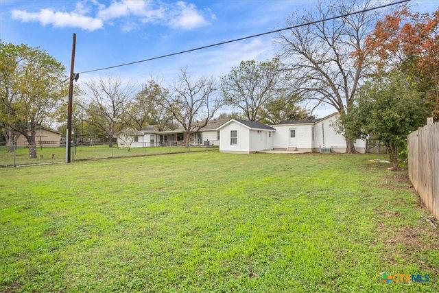 809 E 12th Avenue, Belton, TX 76513