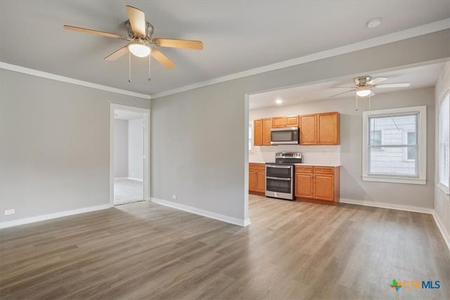 809 E 12th Avenue, Belton, TX 76513