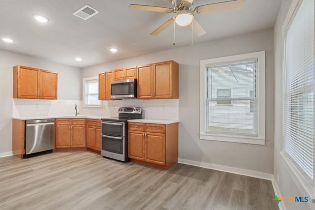 809 E 12th Avenue, Belton, TX 76513