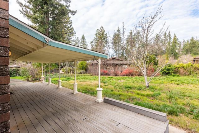506 La Tierra Dr, Angwin, CA 94508
