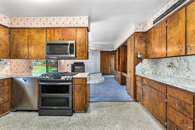 506 La Tierra Dr, Angwin, CA 94508