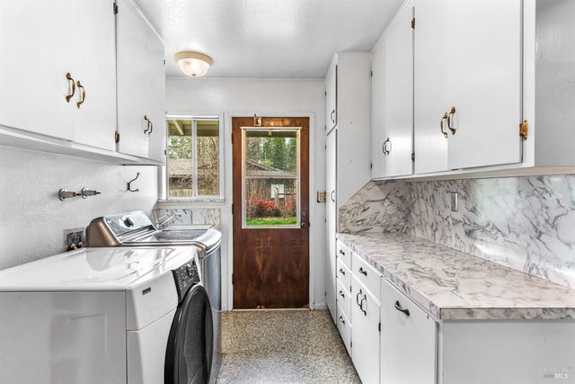 506 La Tierra Dr, Angwin, CA 94508