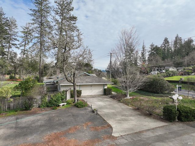 506 La Tierra Dr, Angwin, CA 94508