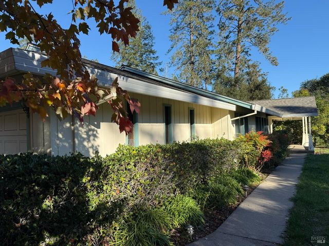 506 La Tierra Dr, Angwin, CA 94508