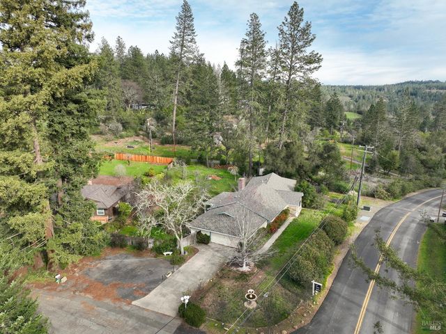506 La Tierra Dr, Angwin, CA 94508