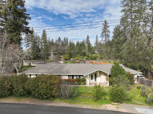 506 La Tierra Dr, Angwin, CA 94508