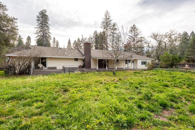 506 La Tierra Dr, Angwin, CA 94508
