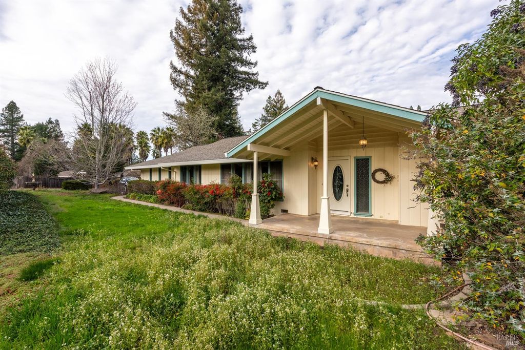 506 La Tierra Dr, Angwin, CA 94508