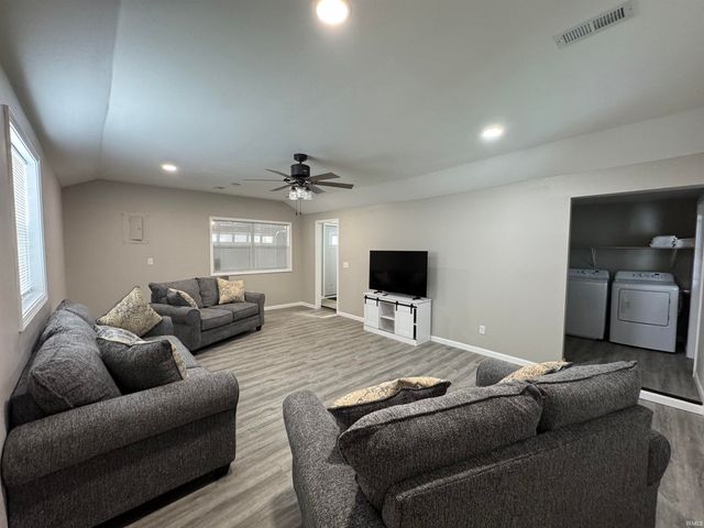 145 E Willow Drive, South Bend, IN 46637