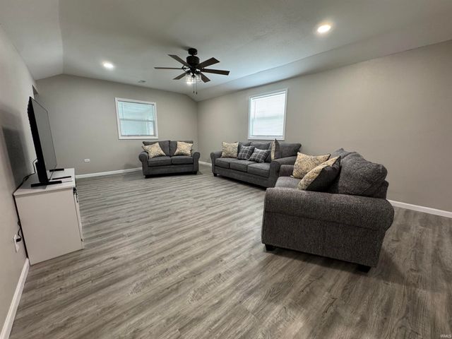 145 E Willow Drive, South Bend, IN 46637