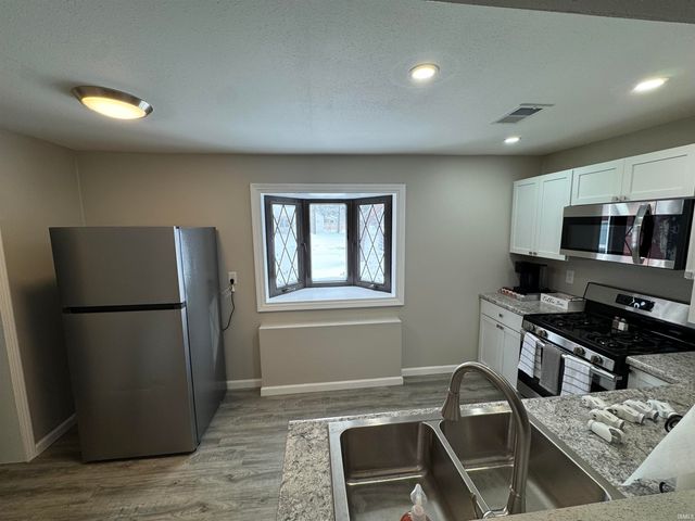 145 E Willow Drive, South Bend, IN 46637