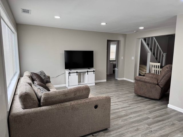 145 E Willow Drive, South Bend, IN 46637