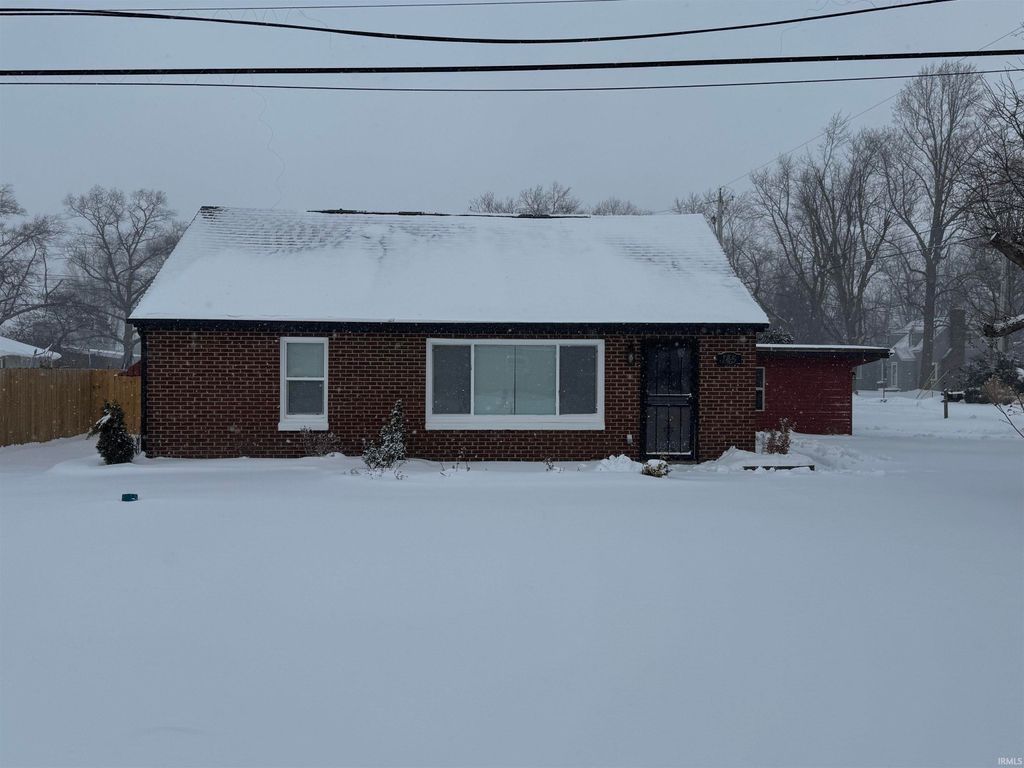 145 E Willow Drive, South Bend, IN 46637