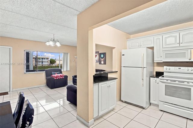 2200 Springdale Boulevard 209, Palm Springs, FL 33461