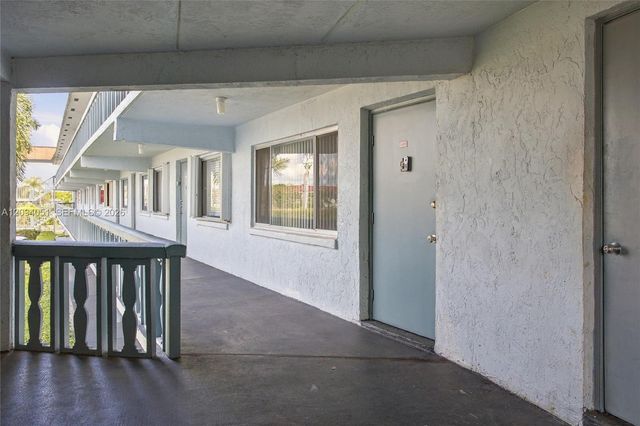 2200 Springdale Boulevard 209, Palm Springs, FL 33461