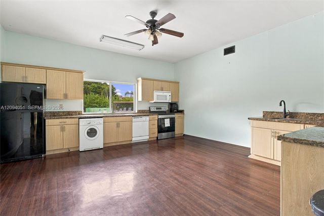 2200 Springdale Boulevard 209, Palm Springs, FL 33461