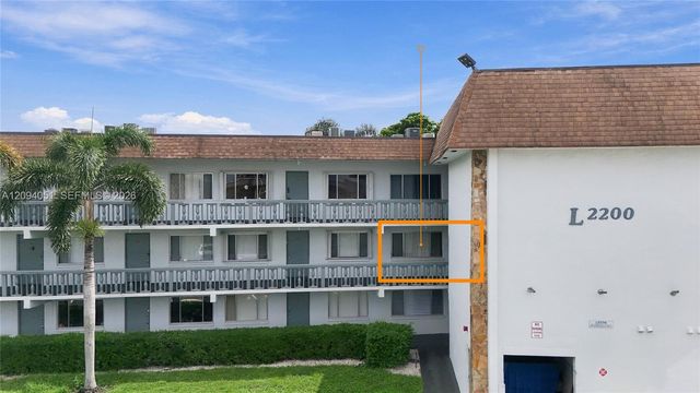 2200 Springdale Boulevard 209, Palm Springs, FL 33461