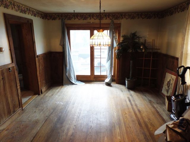 132 Carroll St, Springfield, MA 01108