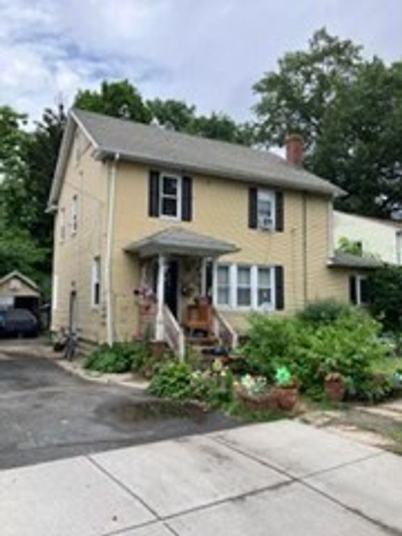 132 Carroll St, Springfield, MA 01108