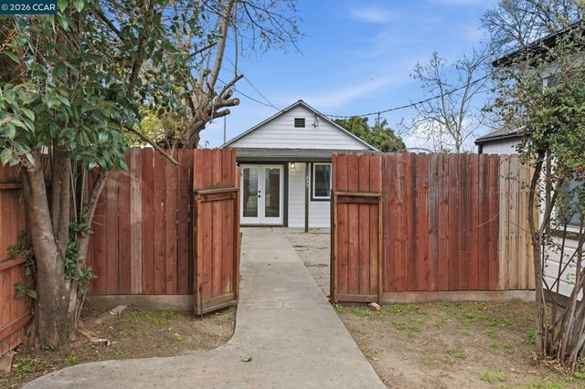 235 E Knoles Way, Stockton, CA 95204