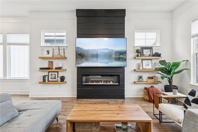 909 Douglas Eley LN, Chesapeake, VA 23322