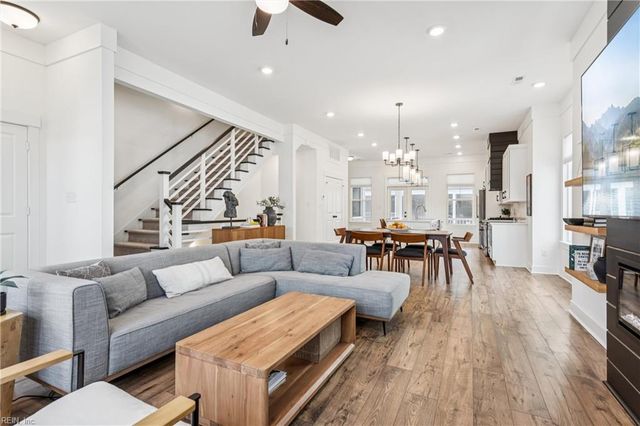 909 Douglas Eley LN, Chesapeake, VA 23322