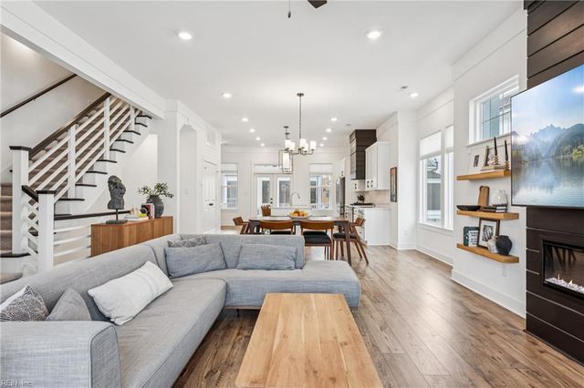 909 Douglas Eley LN, Chesapeake, VA 23322