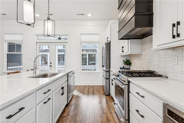 909 Douglas Eley LN, Chesapeake, VA 23322