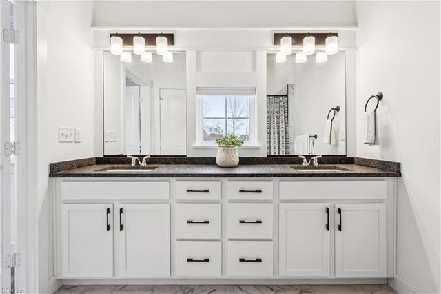 909 Douglas Eley LN, Chesapeake, VA 23322