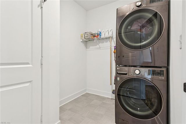 909 Douglas Eley LN, Chesapeake, VA 23322