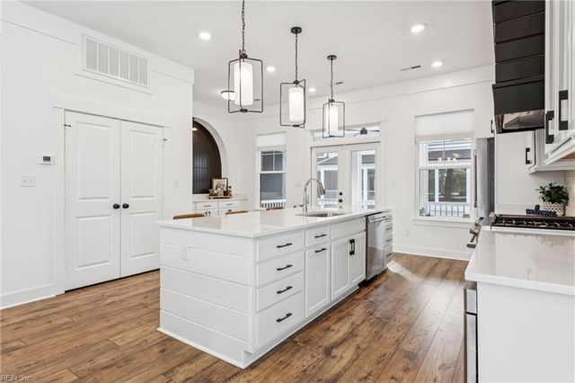 909 Douglas Eley LN, Chesapeake, VA 23322