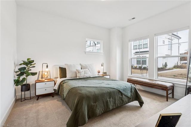 909 Douglas Eley LN, Chesapeake, VA 23322